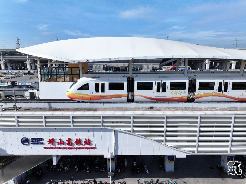 15、坪山高铁站.jpg